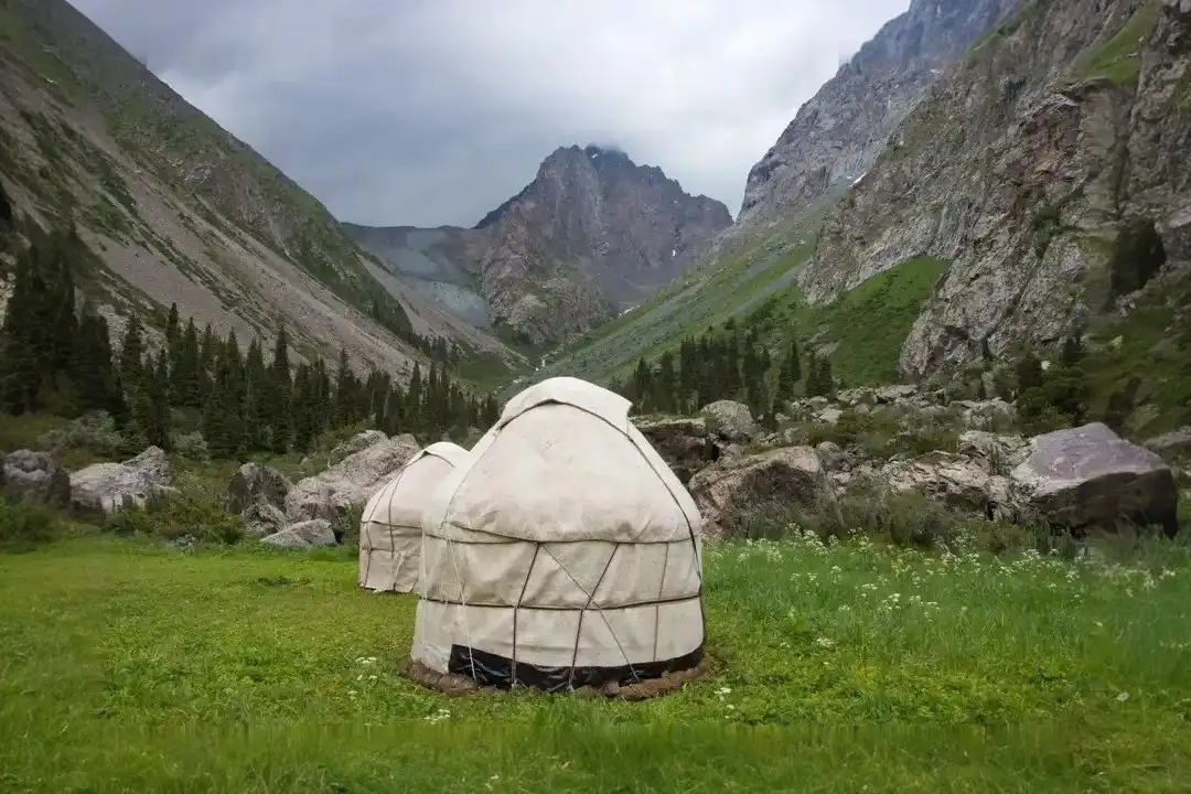 Sirota yurt camp near ala-kul lake